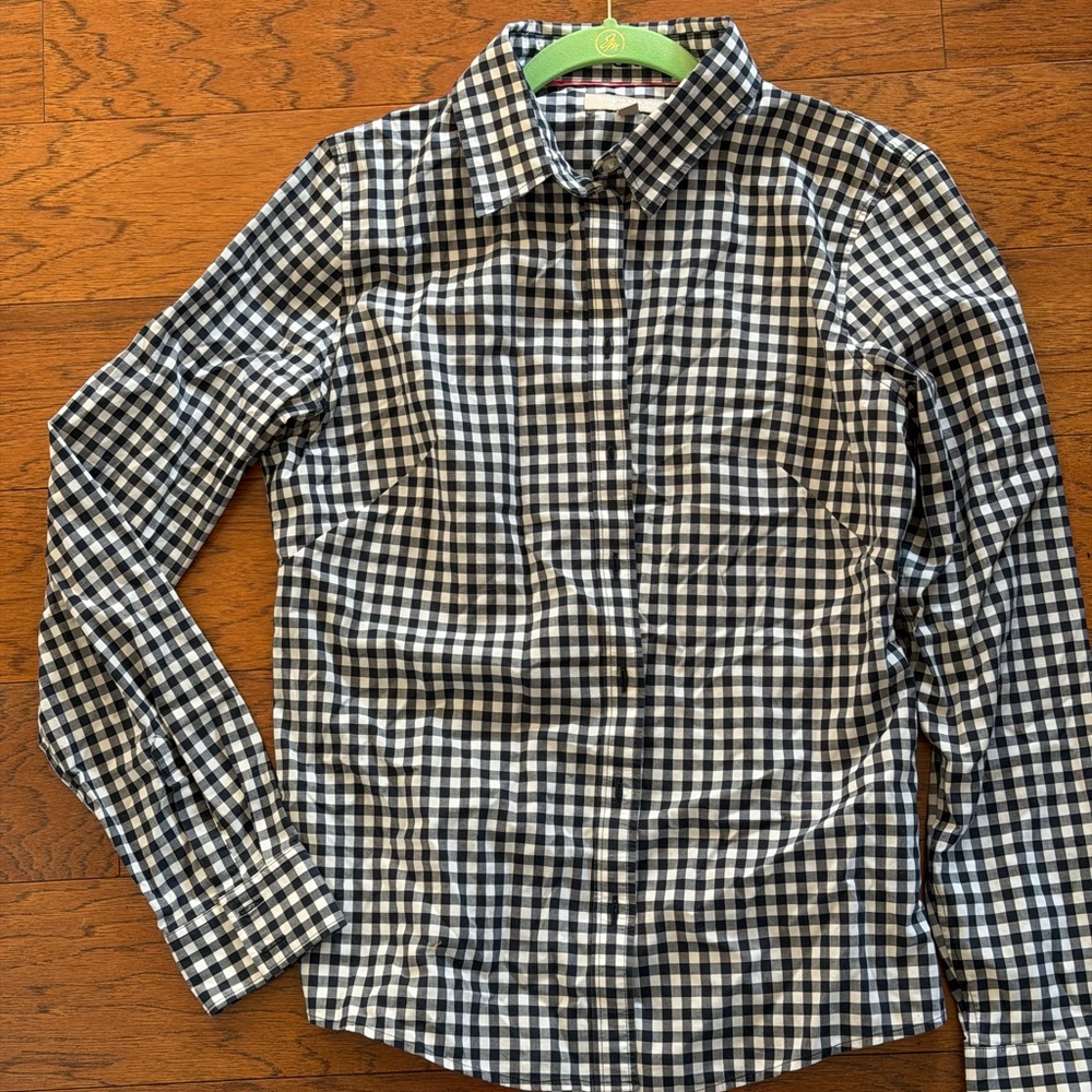 Women’s Banana Republic Navy Gingham Button-Up long sleeve fitted shirt. Size 12